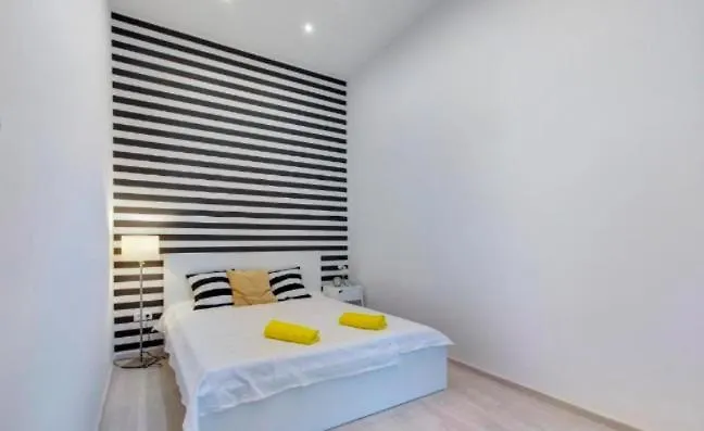Apaczai Deluxe Apartments location